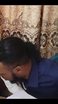 Dua pelajar miang mengongkek guru kelas mereka di pejabatnya