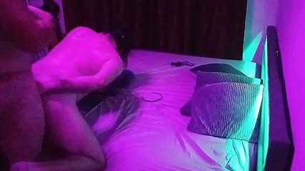 Bisexual love: Пожилой медведь трахает мужа перед женой