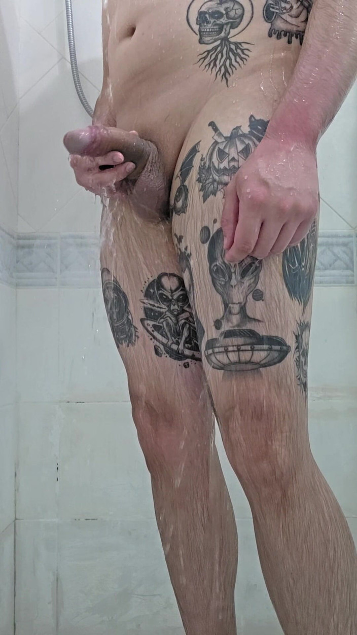 Lkdick8: Chubby został przyłapany na masturbacji pod prysznicem