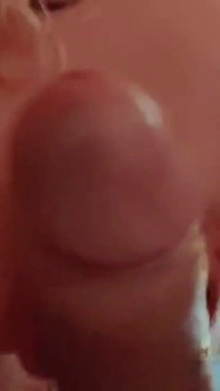 Istri nakal yang lagi sange nyepong kontolku dan dientot di depan kamera