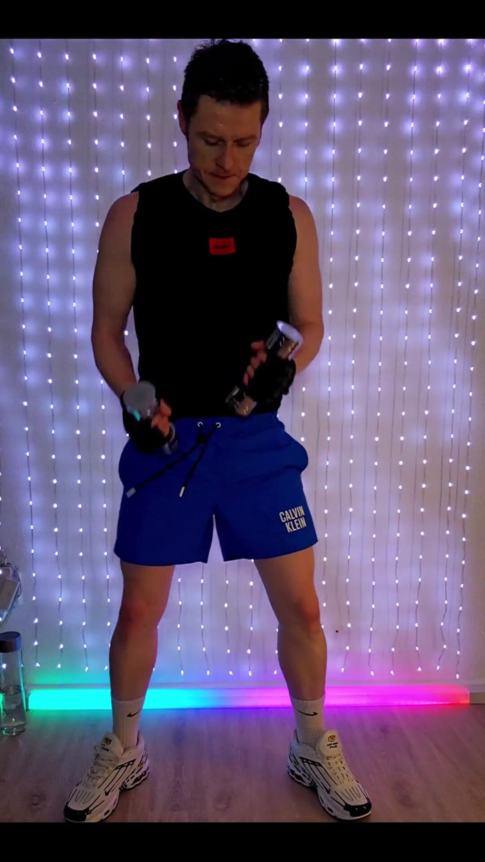 Roman Heart: Entraînement de fitness en short blue ck