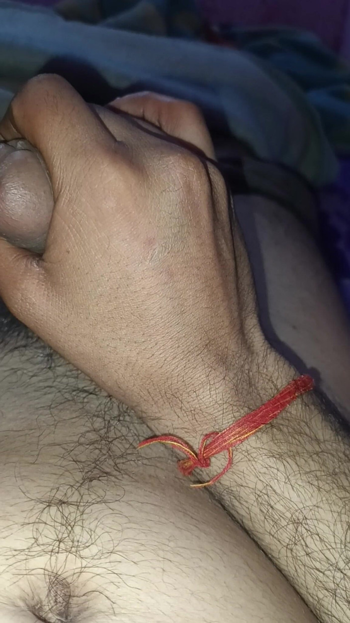 Luckky: Chico indio frotando su pene