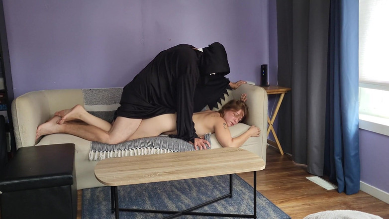 Celaena C: Celaena c hayalet yüze yarak biniyor