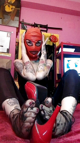 Miss Wagon Vegan Fetish: Slečna Vegánka veganská - fetišová gumová maskovaná