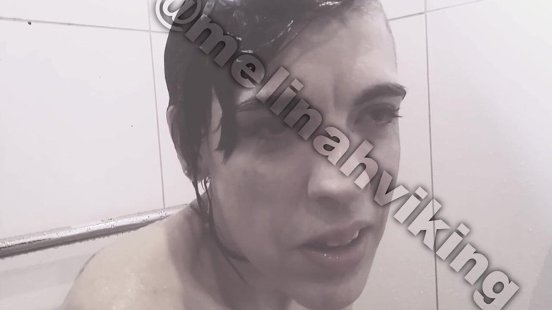 Melinah Viking: Luv mě, když je mokrá