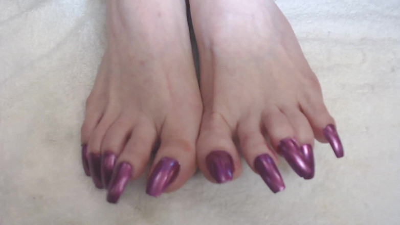 Abby Anna: เล็บเท้ายาวสีชมพูเมทัลลิคสุดๆ