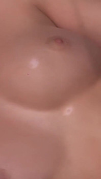 Chanel Memberikan Blowjob (dikuasai semula)