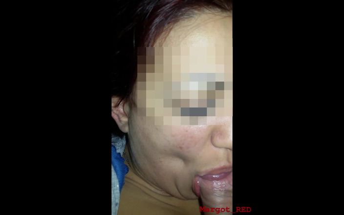 Margot Red: Tôi bò vào giường của mẹ kế của tôi và đút...