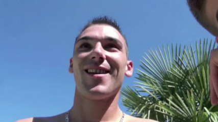 CASTING PORN AMATOR: Jimy se fait baiser par Sunny dans le jardin d'exhib
