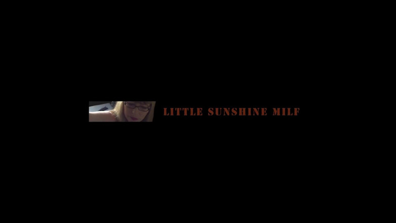 Little Sunshine MILF: Neukmachine dubbele penetratie