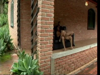 Anal seduction: Просвечивающаяся черная вершина блондинки в анальной сцене