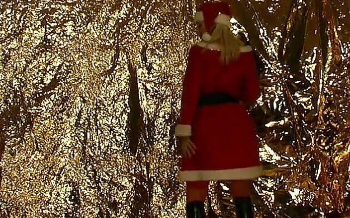 Flash Model Amateurs: Sexy santas elf undresses
