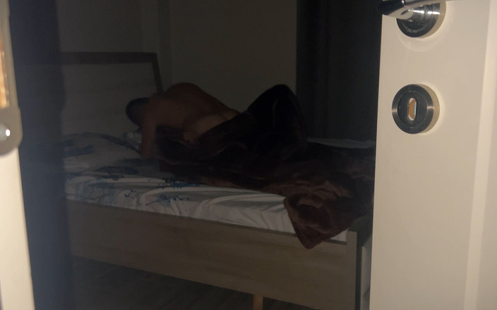 Couple Of Pleasure: घर पर असली सेक्स, चुंबन और जुनूनी कठिन चुदाई मिशनरी !!