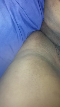 Regordete coño babeando para polla
