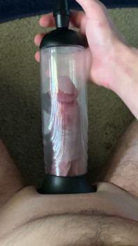 Brincando com minha nova bomba de pênis