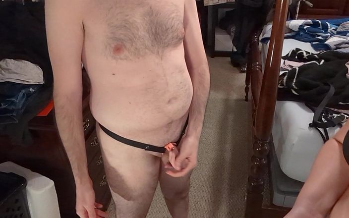 Always Fun No Pants: Happy Locktober 2023！戴绿帽子被热辣人妻锁住！