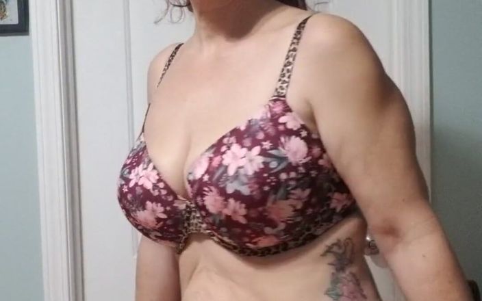 LittleSweetFeet: Trying on Some New Bra &amp; Panties...flowers...what Do You Think?