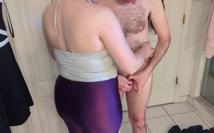 Always Fun No Pants: Femdom het Wfie får leggings våt låsning och retande cuck!