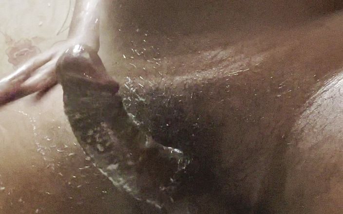 Hacker Boy: Indischer heißer junge, großer dicker schwanz, masturbiert beim baden, beobachtet...