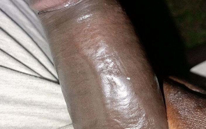 Hongi: Wow antara dildo dan kontol ini yang mana yang bisa...