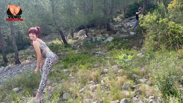 Video Porno One: Stavo Camminando Nella Foresta Quando Uno Sconosciuto Mi Ha Offerto...
