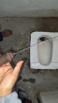 Indiancă Desi Bhabhi ține penisul fratelui vitreg și îl face să se și să se singură