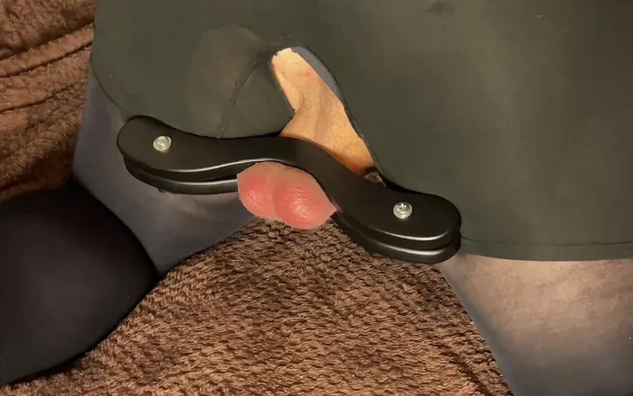 Vantastisch69: I spanks the balls of a fat slave, clamped in...