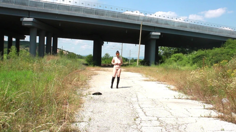 Za Za: Slave Tih Is Punished to Walk Naked