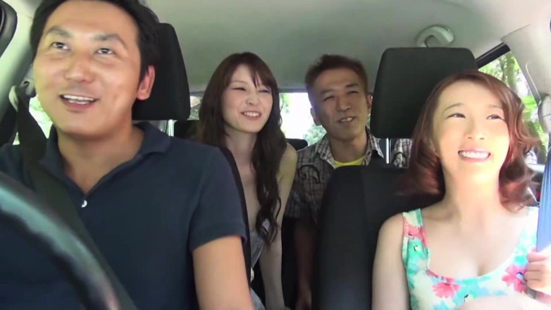 JAPAN IN LOVE: Ragazze asiatiche arrapate scena-4_asian orgia con fighe pelose e strette