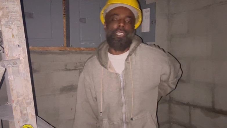 Thekookiejar: Lonely House Wife Fucks Black Guy Working on Her House