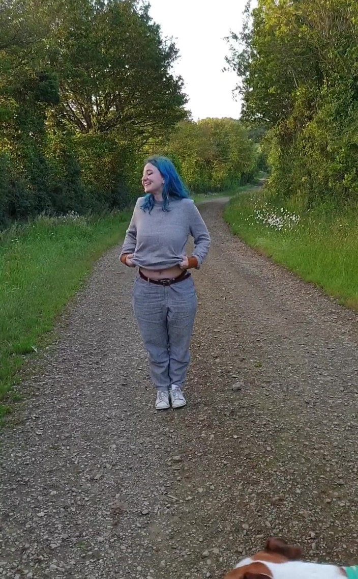 Khalamite: Podívej, jak jsem stydlivá! Venku nikdy nic nedělám!