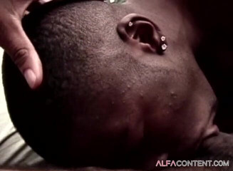 Gay show: Dos tipos gays sensuales se satisfacen las pollas negras de...