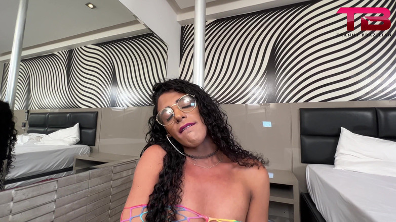 Tranny Brazilian: Lia Khalifa thích con cu quái vật