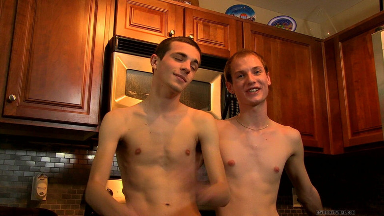 Lollipop Twinks: Connor ve Evan ile sette
