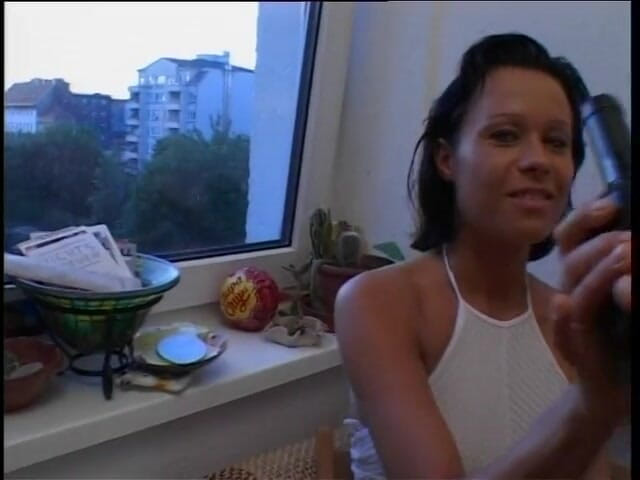 Horny Two really wet MILFs: Schwarzhaarige MILf raucht eine zigarette, bevor sie von einem großen...