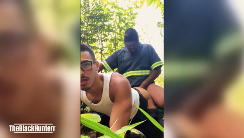 TheBlacKHunterr: Des ouvriers qui bouffent le cul d’un collègue et jouissent...