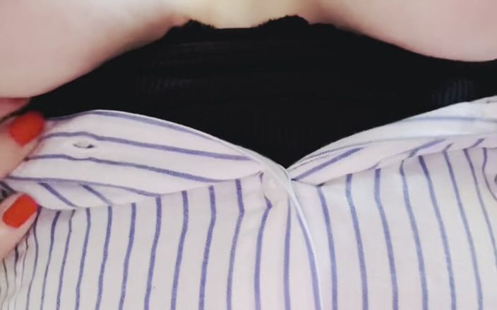DouceLuxure: Mes Gros Seins Naturelle De MILF