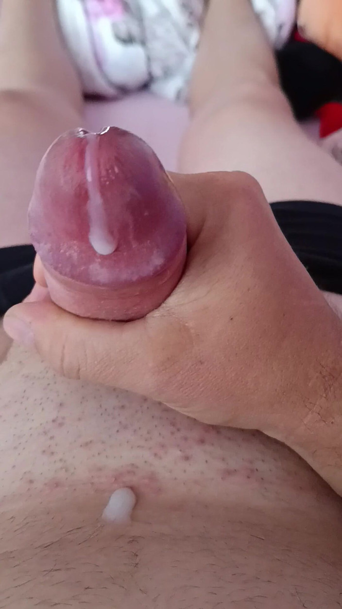 Vladexus: Mă joc până când ejaculez