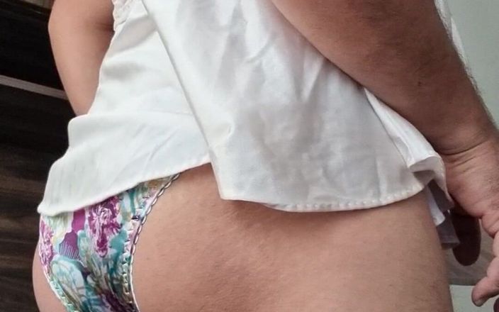 My panties: 射在性感内裤和娃娃里