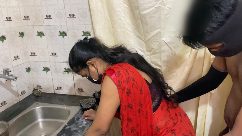 Marathi_fuck00: Futai dur în bucătărie