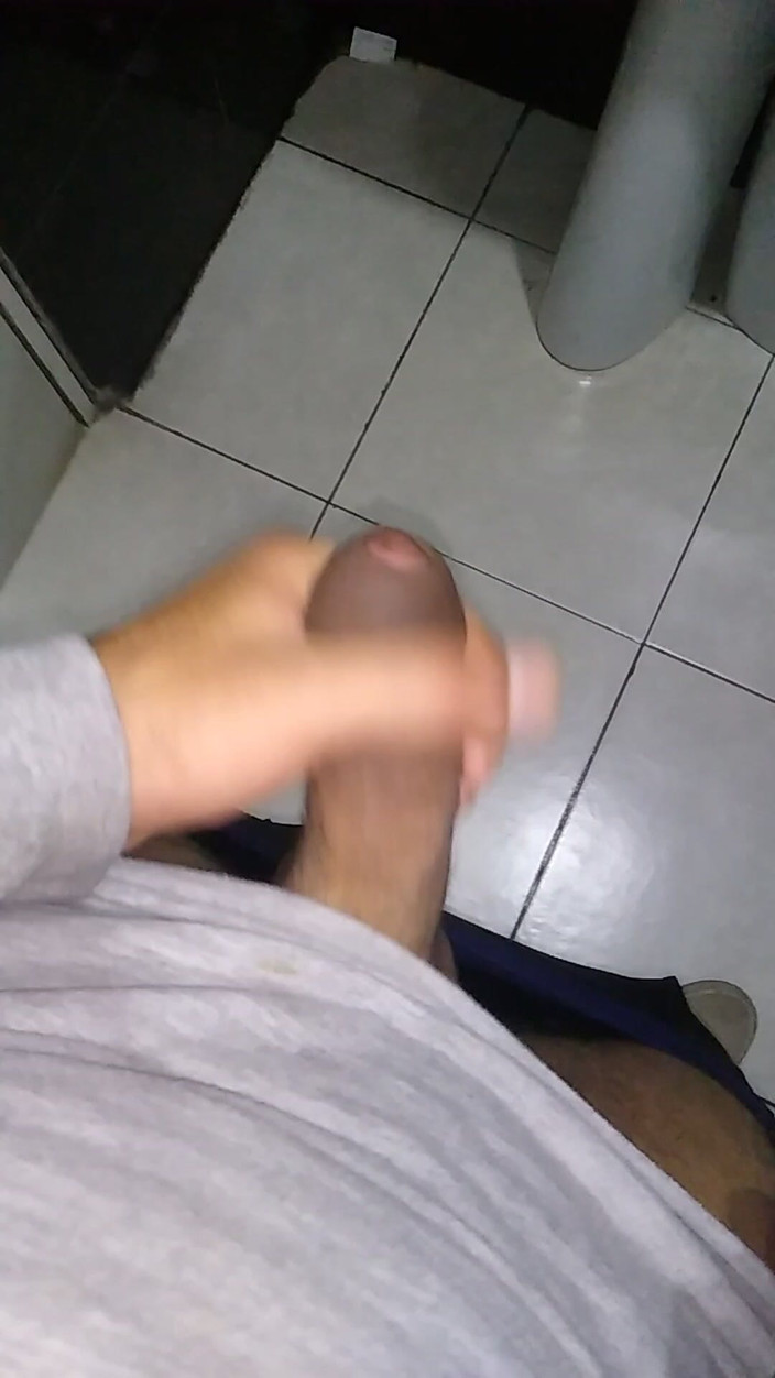 AlexAlejandro13: 욕실 속에서