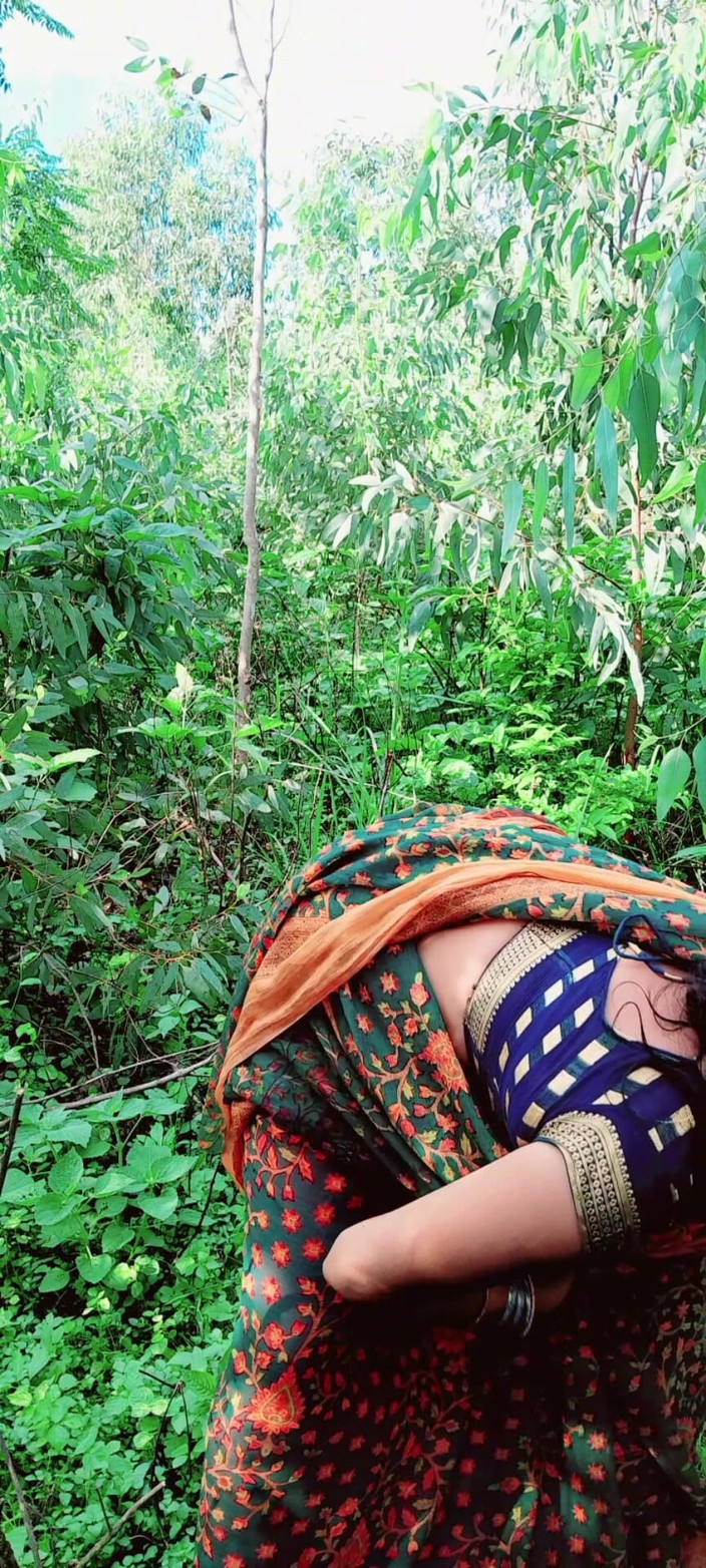 Renudbf: Saat itu musim hujan dan kakak iparnya. Keduanya pergi keluar...