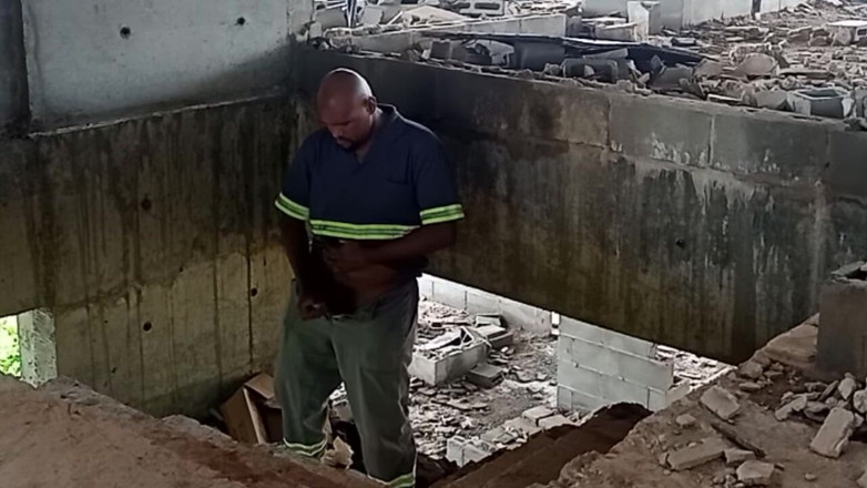 TheBlacKHunterr: 건설에서 자위 행위