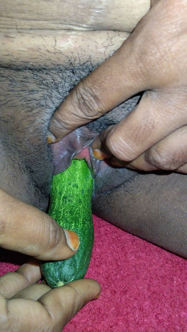 Saira Home Alone Hungry Pussy, Close-up Pussy Masturbating Big Cucumber (Saira455)