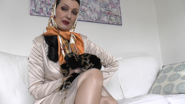 Lady Victoria Valente: Melancap Dalam Tudung Dan Merasai Bulu Puan Awak Pada Puting...