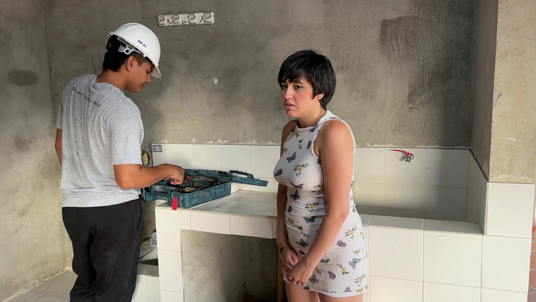 ManuelaAlvarez: Saya menyewa seorang tukang batu yang kuat dan seksi untuk...