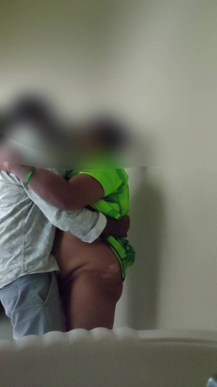 Porn films: Conductor De Camión Folló Limpiadora Del Coño De La Esposa