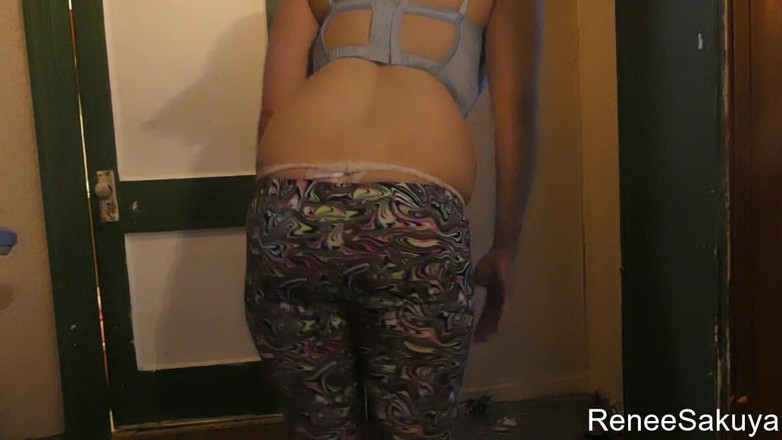 Renee Sakuya: Uctívání Zadku Renees a Muffin Top