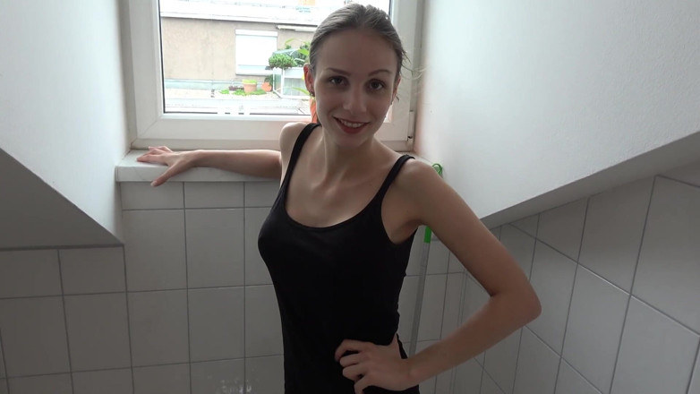 Mary Wet: Gospodarstwo domowe czy seks? Mega kremówka!