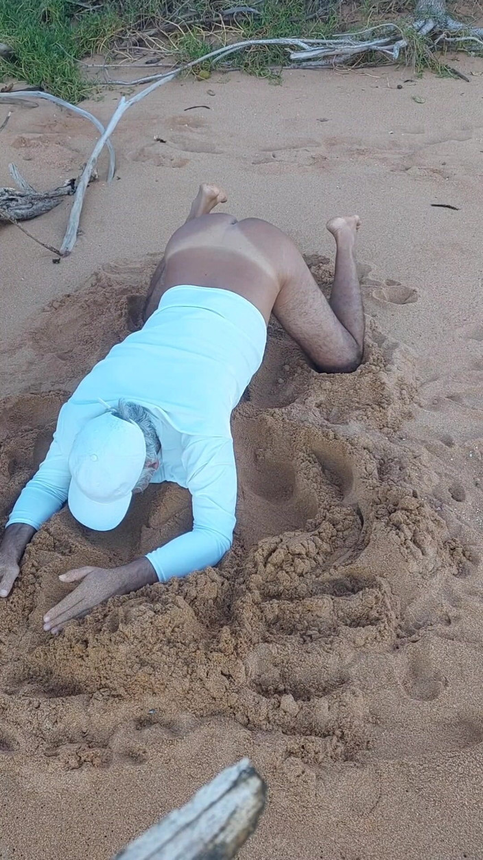 Ladysilvas: Ladysilva na plaży Moja gorąca opalona dupa